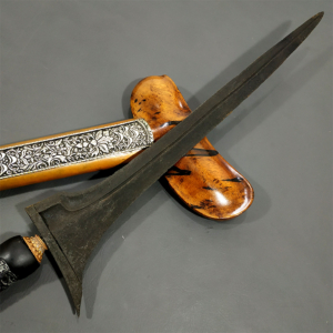 Keris Dhapur Kolomunyeng