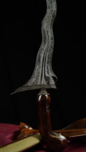 Keris Parungsari Luk 13