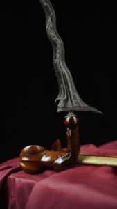 Keris Parungsari Luk 13