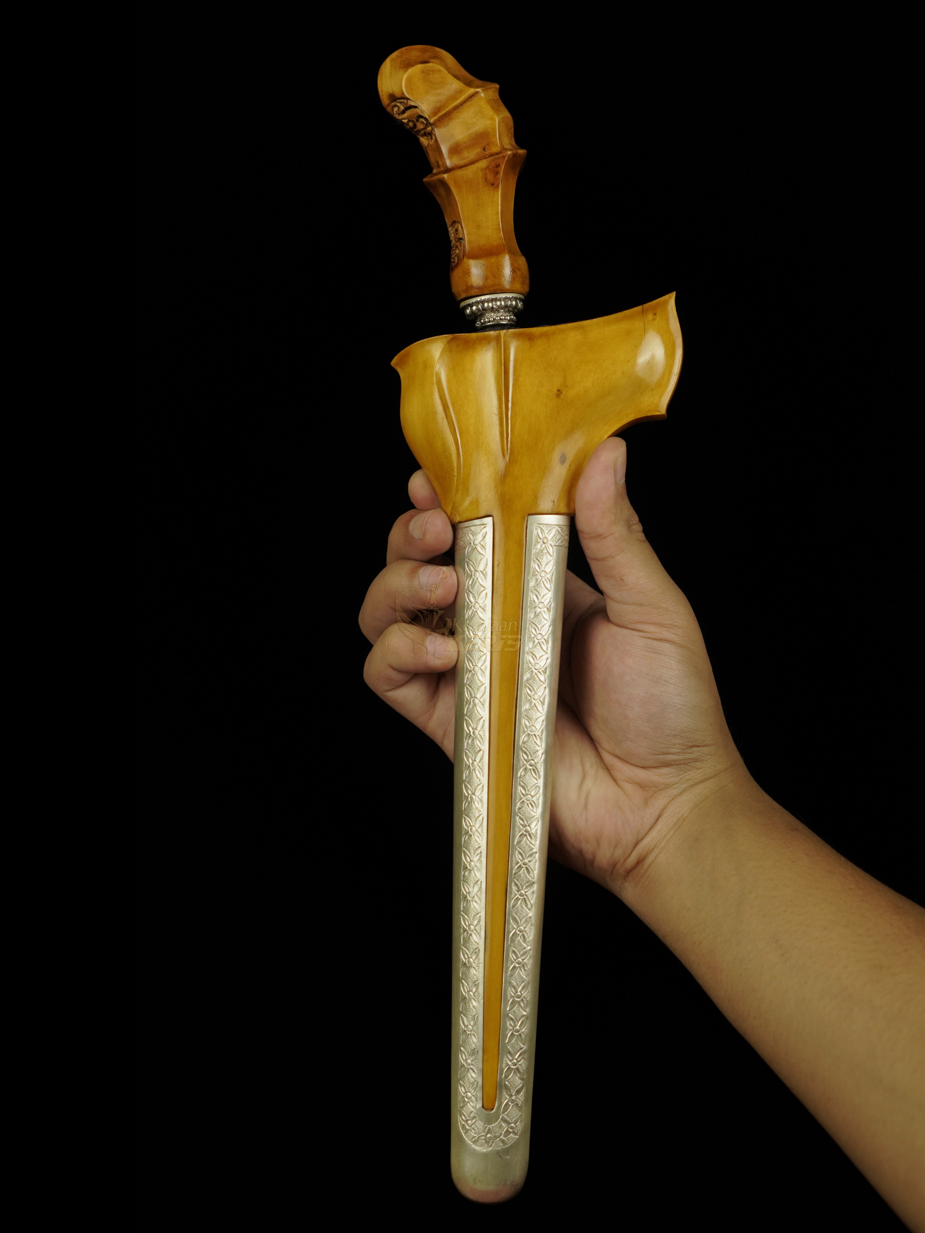 Keris Tindih Abad 12